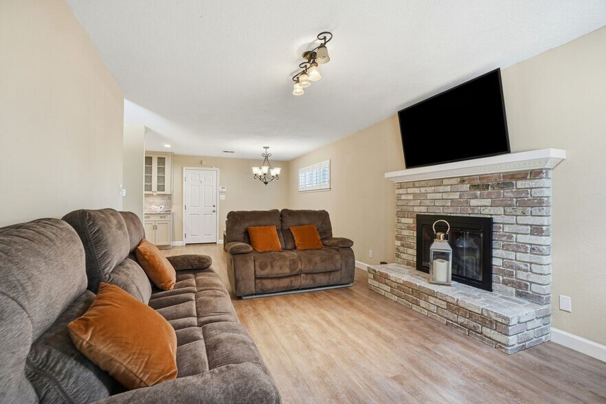 Building Photo - 4657 Brenda Cir