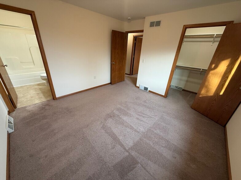 Building Photo - 1205 Temple Dr