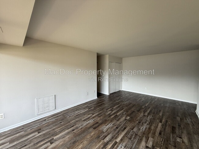 Building Photo - 7598 Gales Ct