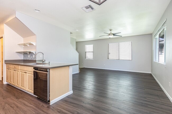 Building Photo - 3 bedroom, 2.5 bath, Garage Parkside by Gentry