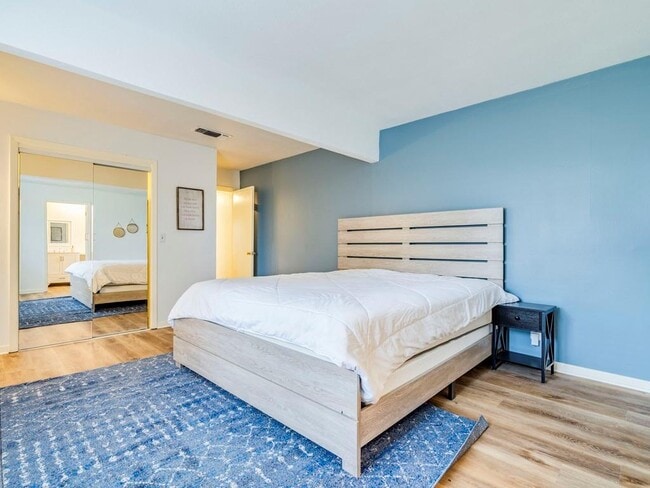 Building Photo - 105 Maynard St