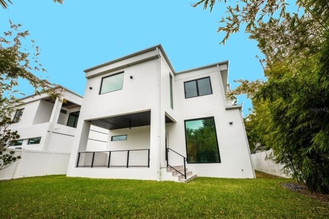 Building Photo - 3010 W Trilby Ave