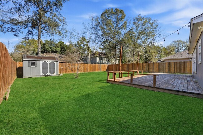 Building Photo - 18385 Ten Oaks Ct