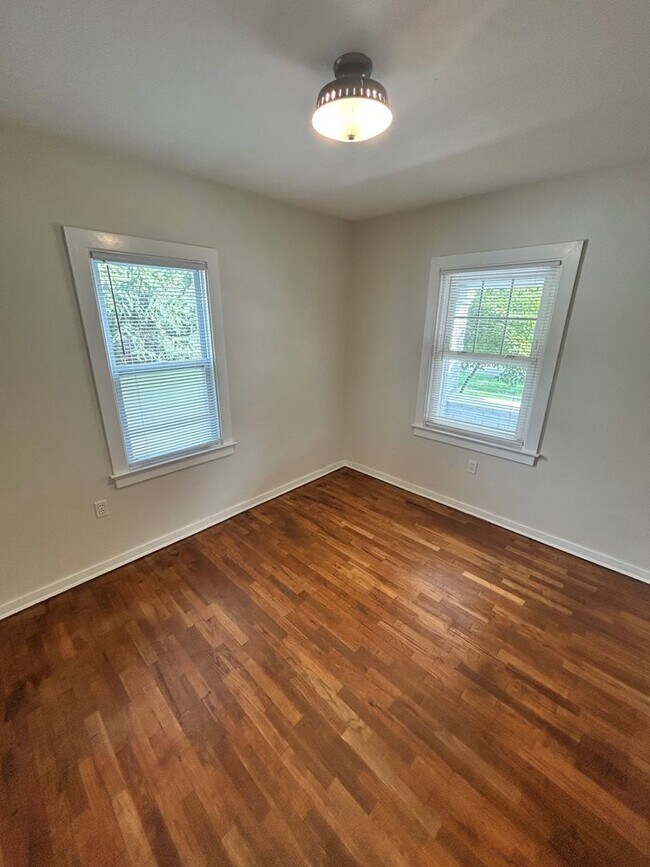 Building Photo - 1543 Gladstone Dr SE