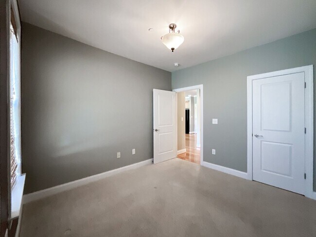 Building Photo - COMING SOON! Charlotte Living at Its Best!...