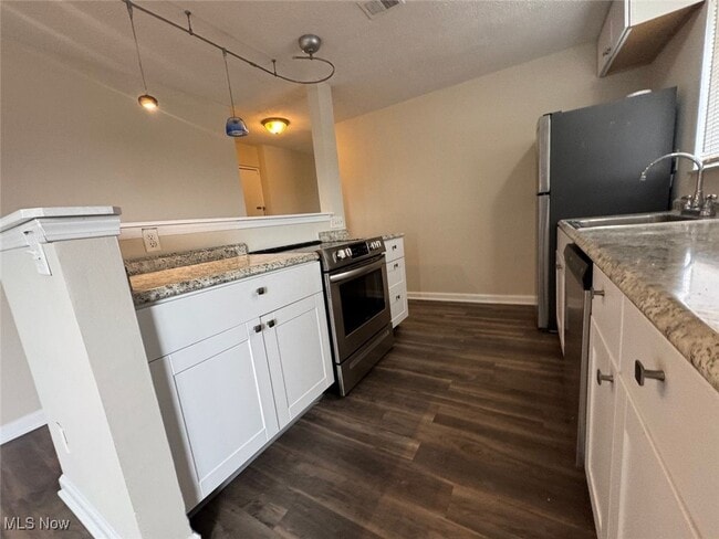 Building Photo - 12050 Lake Ave