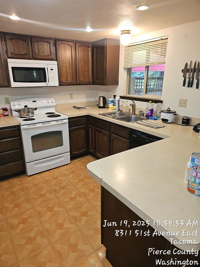Building Photo - 14734a