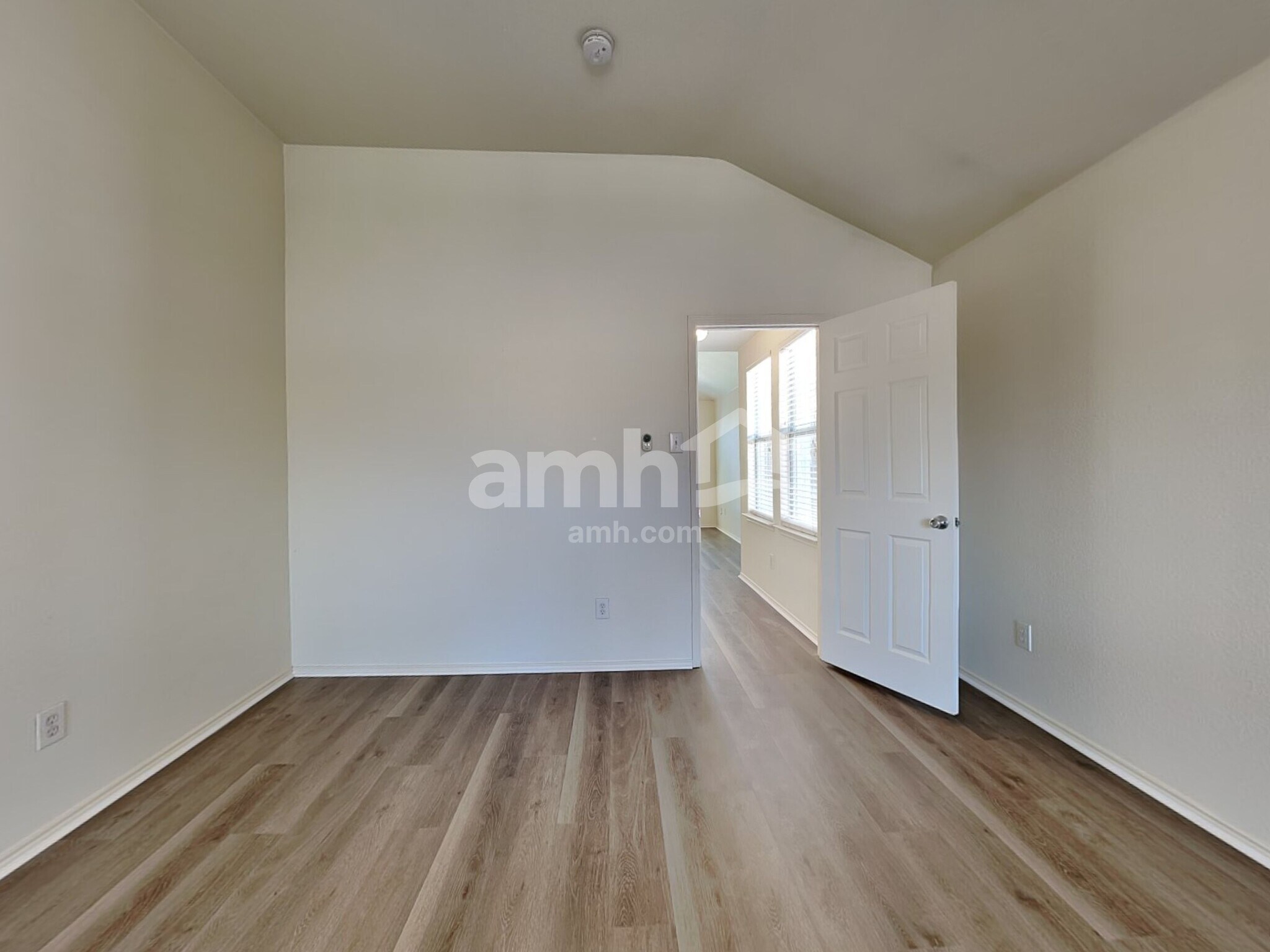 Building Photo - 10624 Cochron Dr