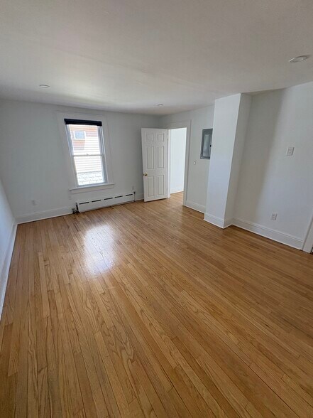 Building Photo - 2814 Weeks Ave