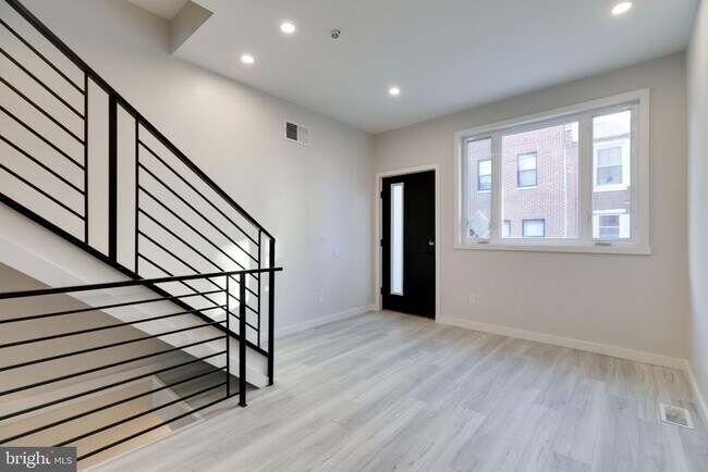 Building Photo - 614 Hoffman St