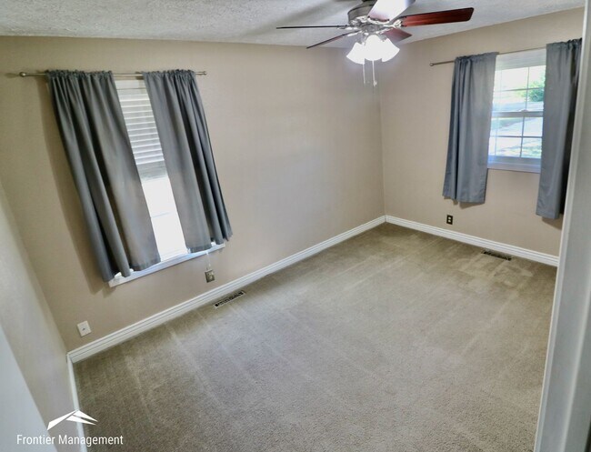 Building Photo - 2607 Rogers Blvd