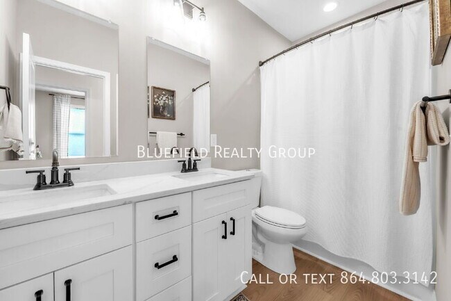 Building Photo - 713 Rockcliff St