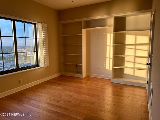 Building Photo - 1478 Riverplace Blvd