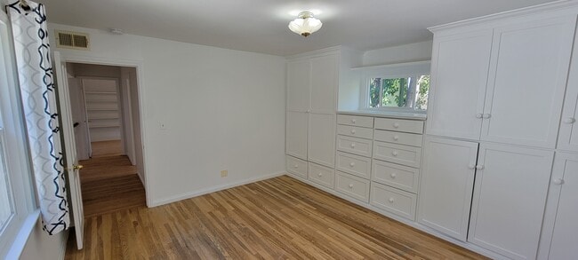 Building Photo - 661 Warner Ave