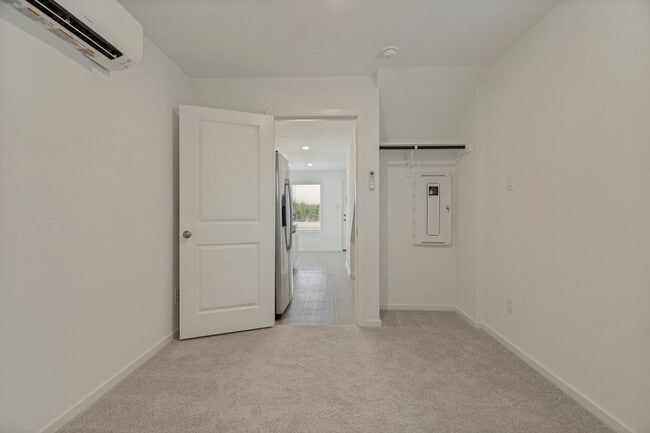 Building Photo - 1037 Bishop Creek Dr