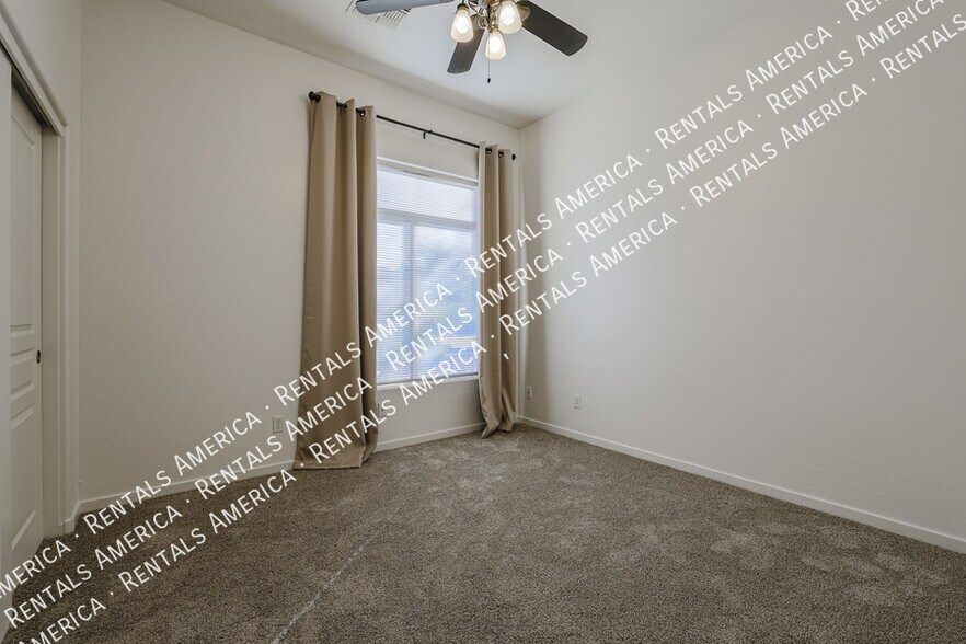 Building Photo - 2126 E Fawn Dr