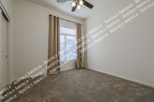 Building Photo - 2126 E Fawn Dr