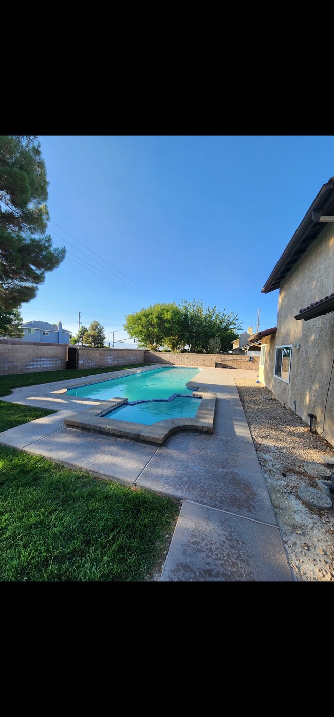 Building Photo - 44335 Sedona Way