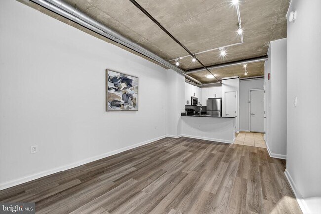 Building Photo - 1300 N St NW