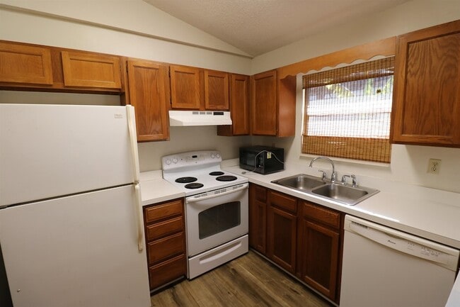 Building Photo - 1680 Asturias St