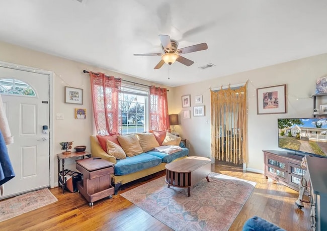 Building Photo - 2 Bedroom/1 Bath House