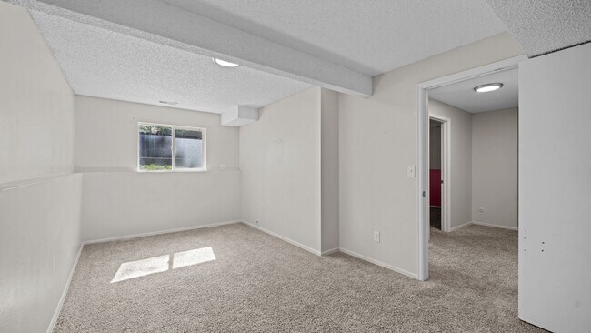 Building Photo - 580 Upton Dr