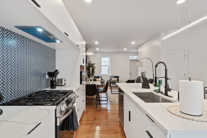 Kitchen Island, Stove and Oven - 1240 Butterfield Way
