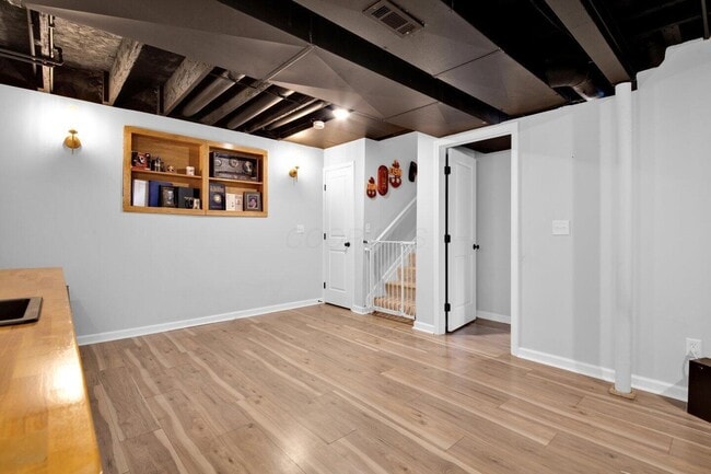 Building Photo - 354 Passina Rd