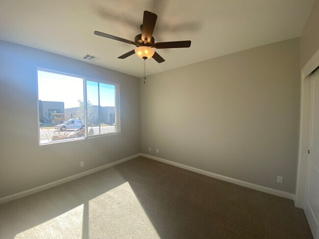 Building Photo - Beautiful home in the Ledges