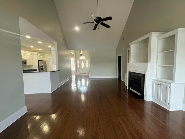Building Photo - 2105 Harborview Dr