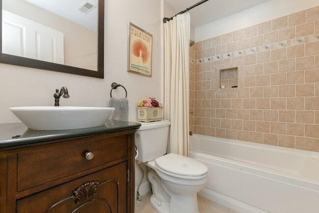 Building Photo - 10 Symmes St