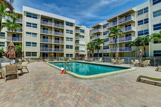 Building Photo - 2929 S Ocean Blvd