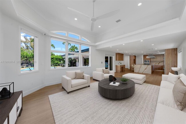 Building Photo - 5120 Carillo St