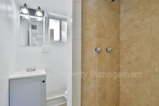 Building Photo - 102 E Hatcher Rd