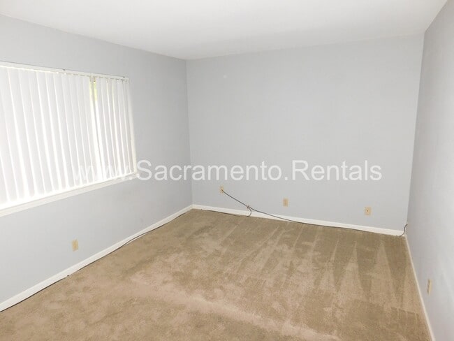 Building Photo - Spacious 2bd/1ba Foothill Farms Area Condo