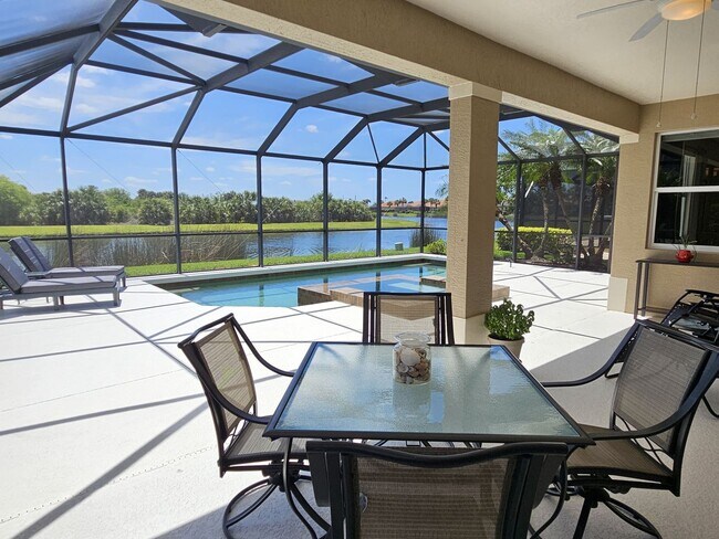 Building Photo - Seasonal Short-Term 3 Bedroom 2 Bathroom Heated Pool Home located in Venetian Club & River Club!
