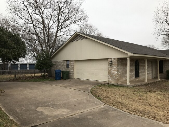 Building Photo - Single Family Home