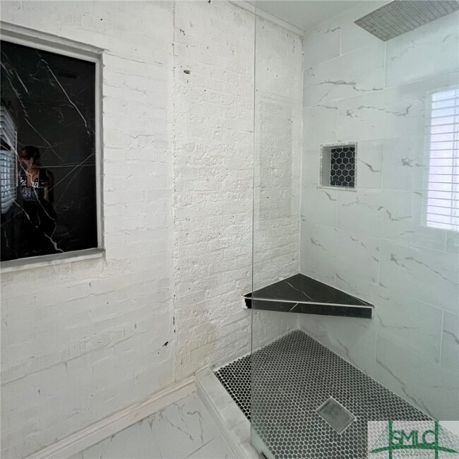 Building Photo - 103 W 51st St