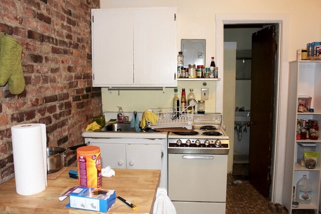 Building Photo - 24 Anderson St