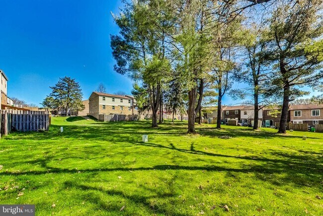 Building Photo - 906 West Side Dr