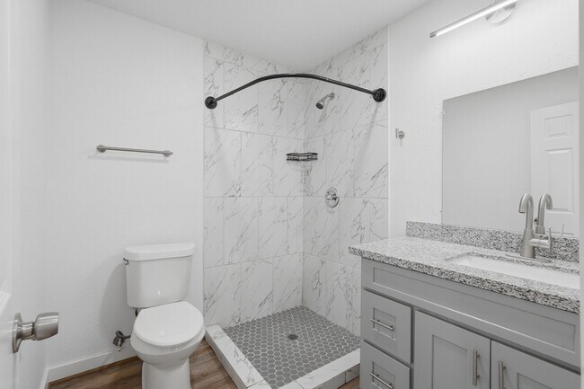 Building Photo - 5962 Ridgeway Dr