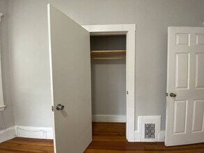 Building Photo - 19 Roseclair St