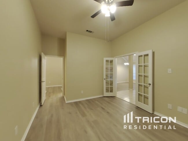 Building Photo - 1505 Parkside Dr