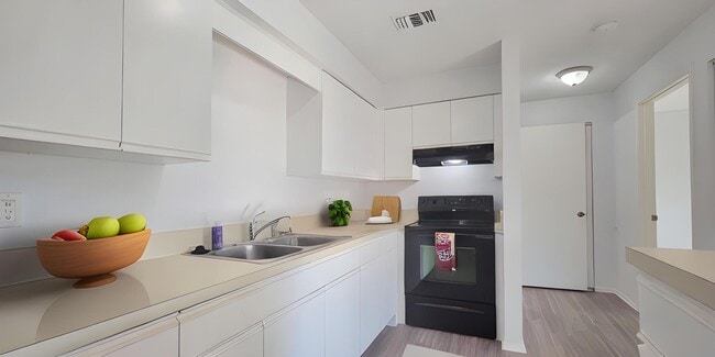 Building Photo - 1353 Westover St