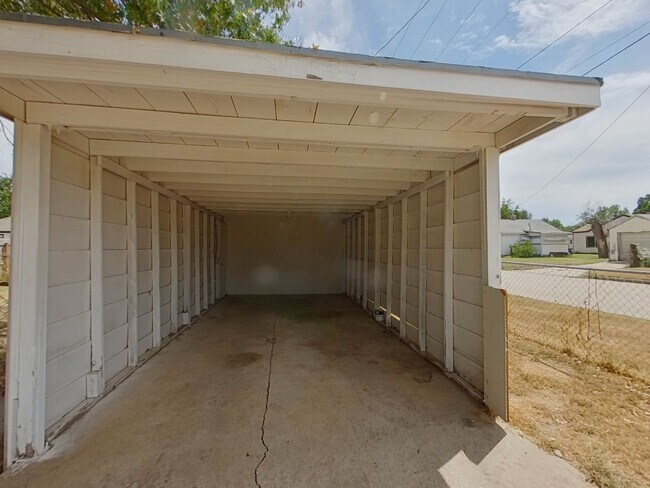 Building Photo - 1125 S Millwood Ave