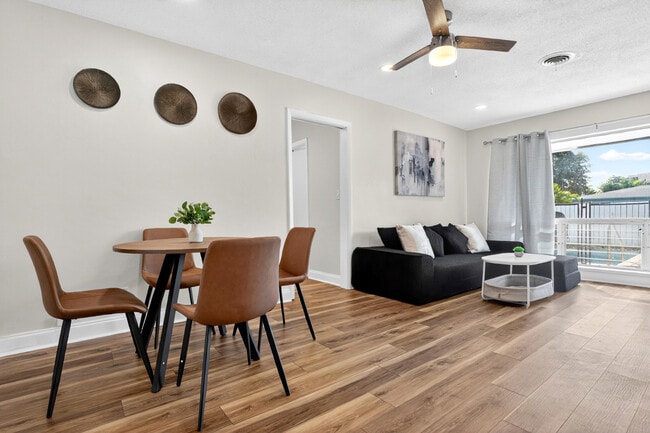 Building Photo - 1761 NE 55th St