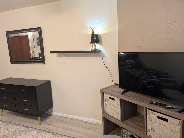 Room#1 - 12067 Gearhart Rd