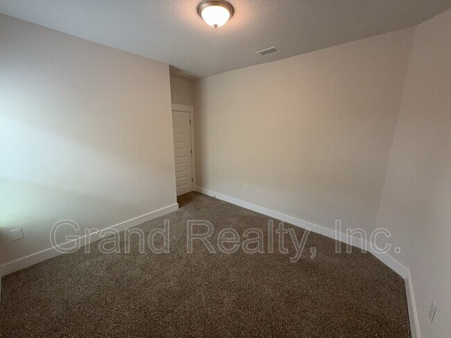 Building Photo - 7016 Whitetail Run Dr