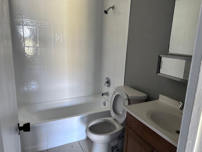 Building Photo - Excellent 1 Bed / 1 Bath located on Weatherly Condo at Central Park, Orlando