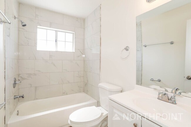 Building Photo - 3 BR/1.5BA | Newly Renovated Single Family Home |  Huge backyard|In Jacksonville!